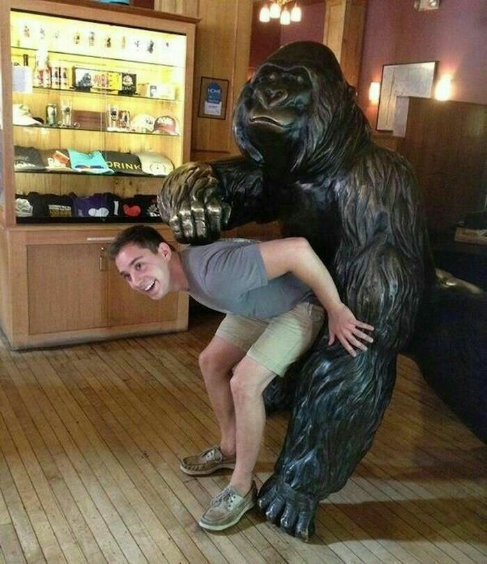 People-Having-Fun-Statues