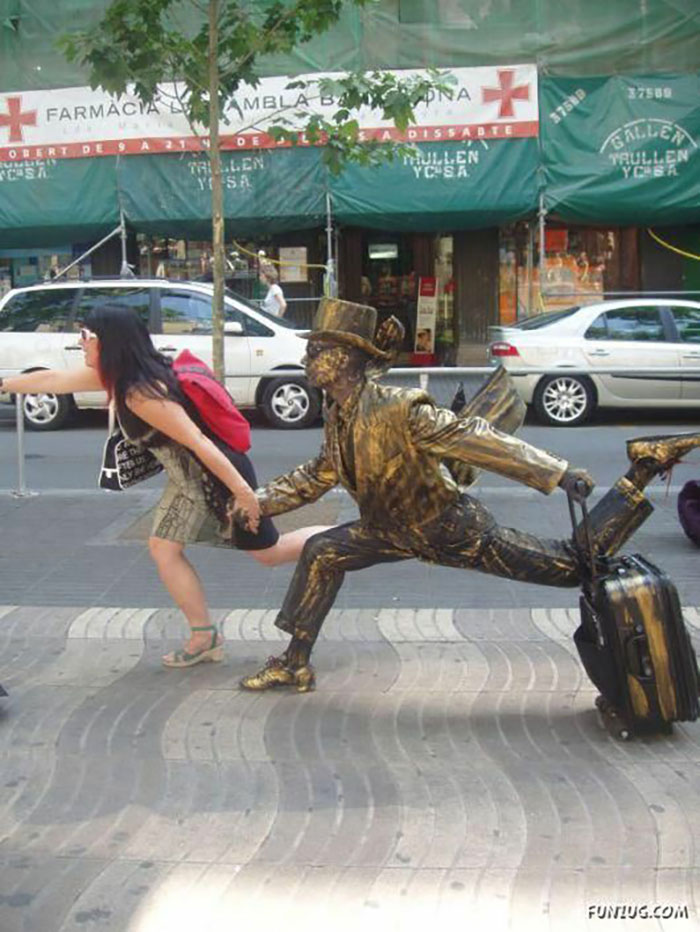 People-Having-Fun-Statues