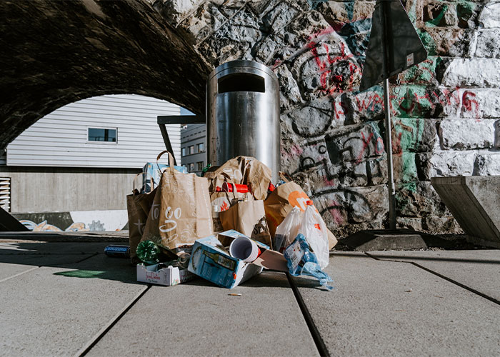 “What's Something Subtle That Instantly Gives You Bad Vibes About Someone?” (40 Answers)