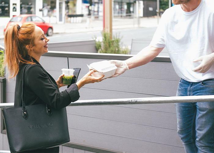 “What's Something Subtle That Instantly Gives You Bad Vibes About Someone?” (40 Answers)