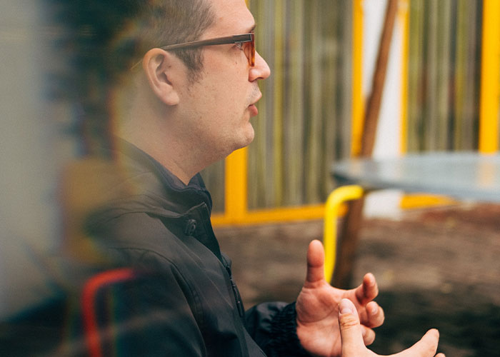 “What's Something Subtle That Instantly Gives You Bad Vibes About Someone?” (40 Answers)