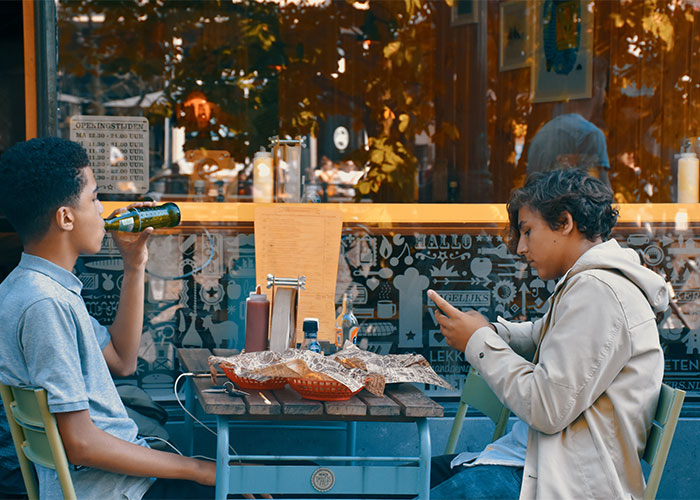 “What's Something Subtle That Instantly Gives You Bad Vibes About Someone?” (40 Answers)