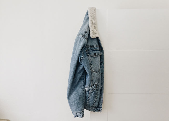 “What's Something Subtle That Instantly Gives You Bad Vibes About Someone?” (40 Answers)