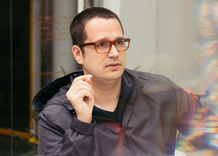 “What's Something Subtle That Instantly Gives You Bad Vibes About Someone?” (40 Answers)