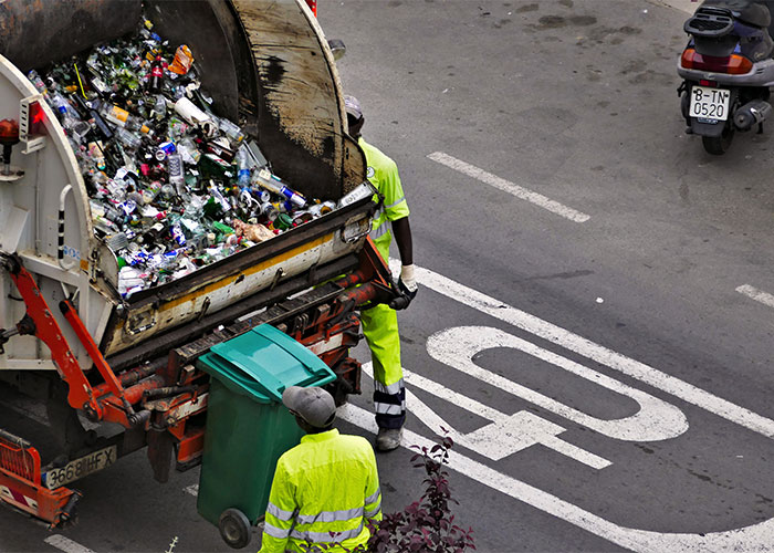 “What's Something Subtle That Instantly Gives You Bad Vibes About Someone?” (40 Answers)