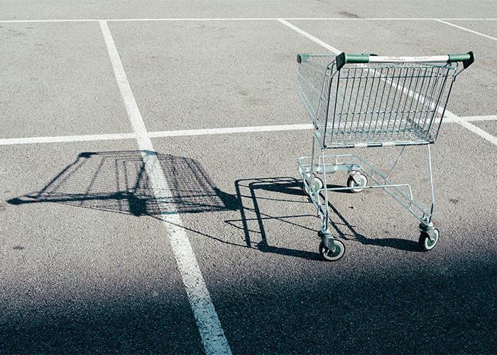 “What's Something Subtle That Instantly Gives You Bad Vibes About Someone?” (40 Answers)