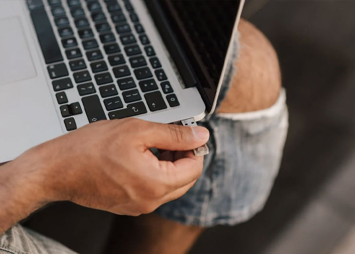 Bride Starts Dodging Payment For Wedding Photos, Regrets It When They’re Gone Forever Bride Starts Dodging Payment For Wedding Photos, Regrets It When They’re Gone Forever