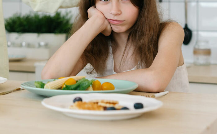 “I Throw Away Stained Tupperware”: 50 Generational Curses People Are Enjoying Breaking