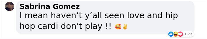 Cardi B Was Splashed By A Drink Thrown By Fan While She Was Performing, So She Fought Back Cardi B Was Splashed By A Drink Thrown By Fan While She Was Performing, So She Fought Back