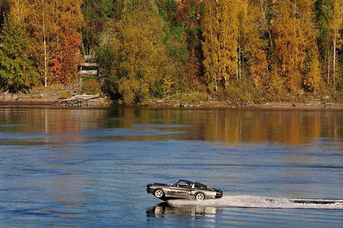 Saint Petersburg Photographer Documents The Bizarre Contrasts Of Russian Life (70 New Pics)