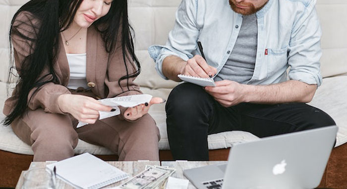 “Never Help Me Financially Again”: Pregnant Woman Can’t Believe How Frugal Her Husband Is “Never Help Me Financially Again”: Pregnant Woman Can’t Believe How Frugal Her Husband Is