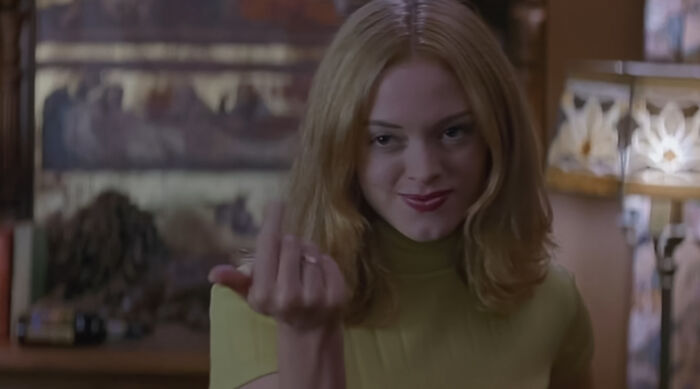 Tatum inviting someone with fingers 