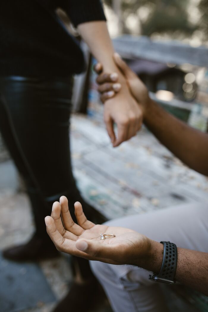 "What Screams 'We Are Not Going To Last Long' For Couples?" (50 Answers)