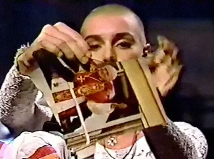 &ldquo;Fight The Real Enemy&rdquo;: Sin&eacute;ad O&rsquo;Connor Had No Regrets About Her Life-Changing &ldquo;SNL&rdquo; Incident
