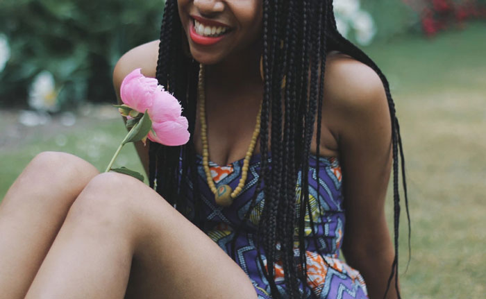 Woman Cleverly Confronts Her Trash-Talking Roommate Who Assumed She Doesn't Speak Spanish