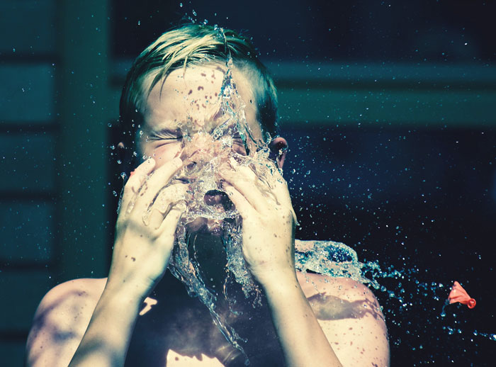 Man Sprays His Bratty Niece With A Hose After She Wouldn&rsquo;t Stop Throwing Water Balloons At His Kid