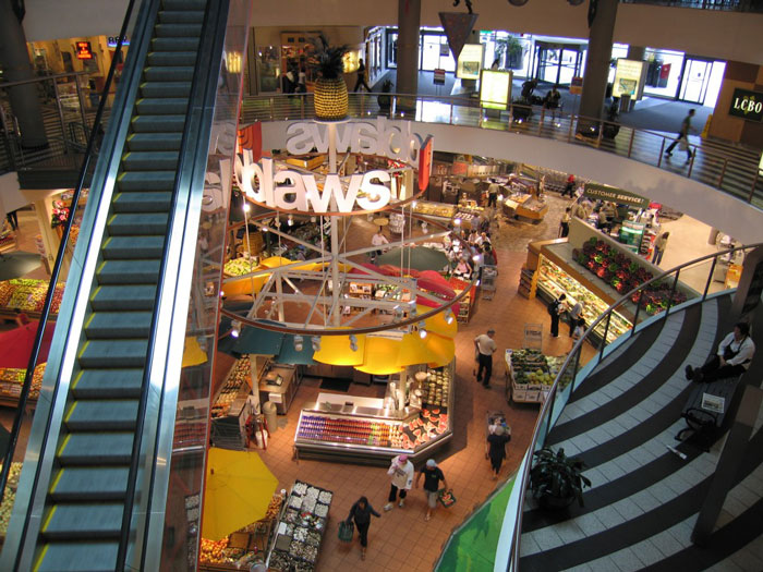 Folks Jump In To Protect Pregnant Woman Who&rsquo;s Aggressively Confronted By An Elderly Karen