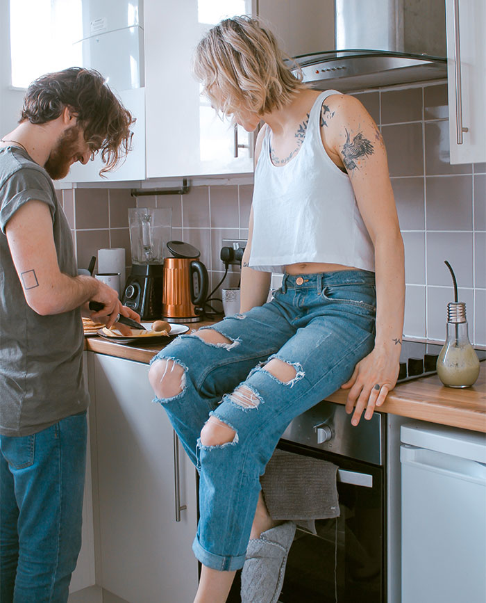 &ldquo;Your House, Your Rules&rdquo;: The Internet Backs This Person For Banning Roommate&rsquo;s GF From The Kitchen