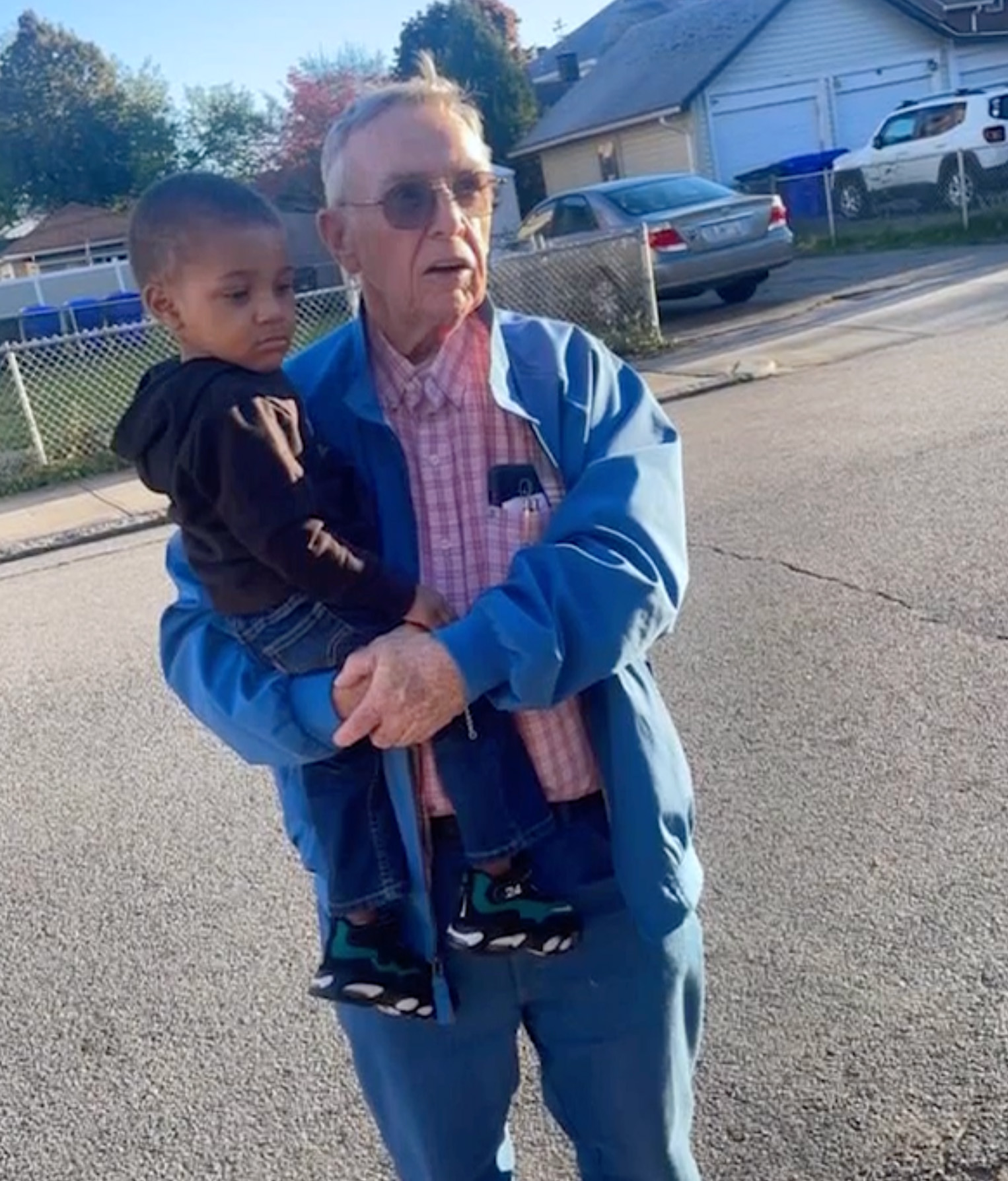 Family Of 7 Finds A Grandpa In Their 82 Y.O. Neighbor Living Next To Their New House