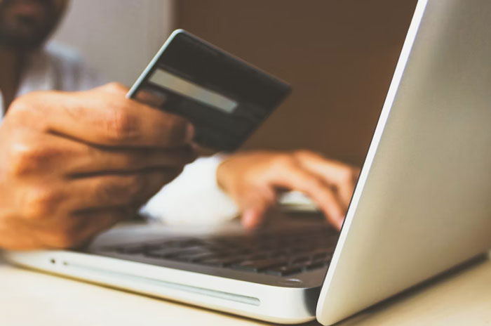 26 People Share The Biggest Financial Mistakes They've Seen Someone Make