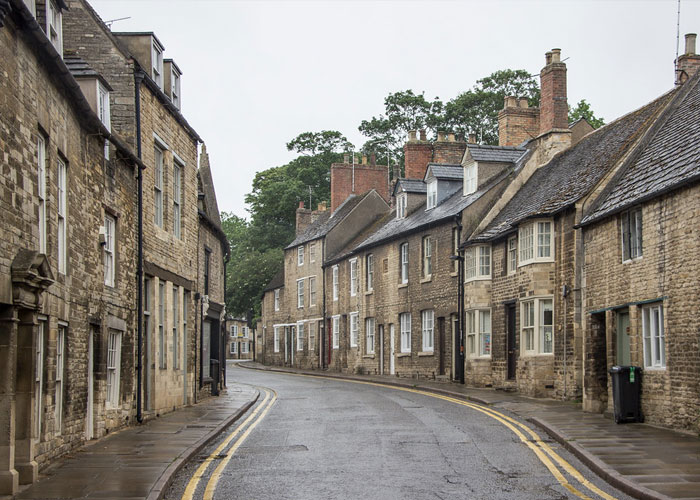 Woman Goes Viral With 50 ‘Socially Acceptable’ Things In The UK That Would Confuse Americans