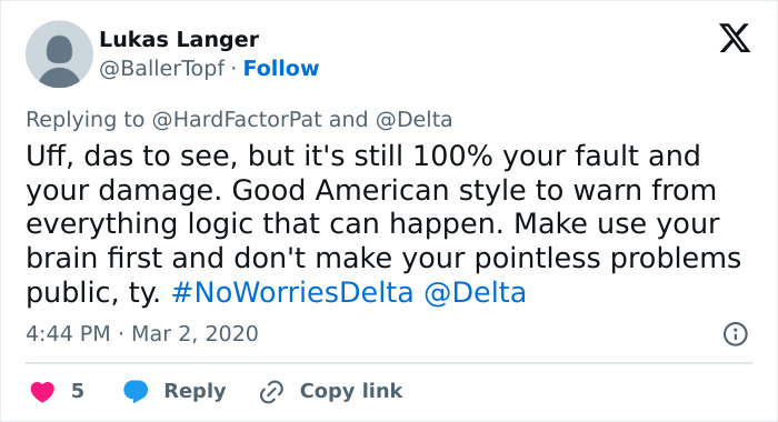 Guy Gets His Laptop Obliterated By A Passenger As He Reclines His Seat, Folks Talk Plane Etiquette