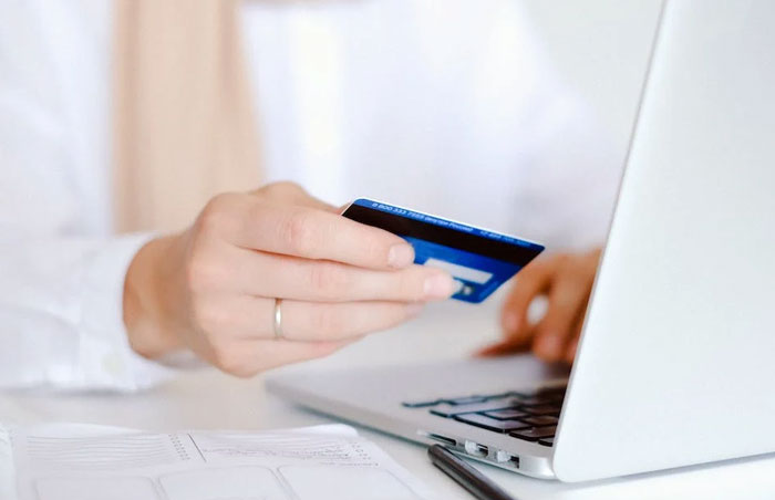 26 People Share The Biggest Financial Mistakes They've Seen Someone Make