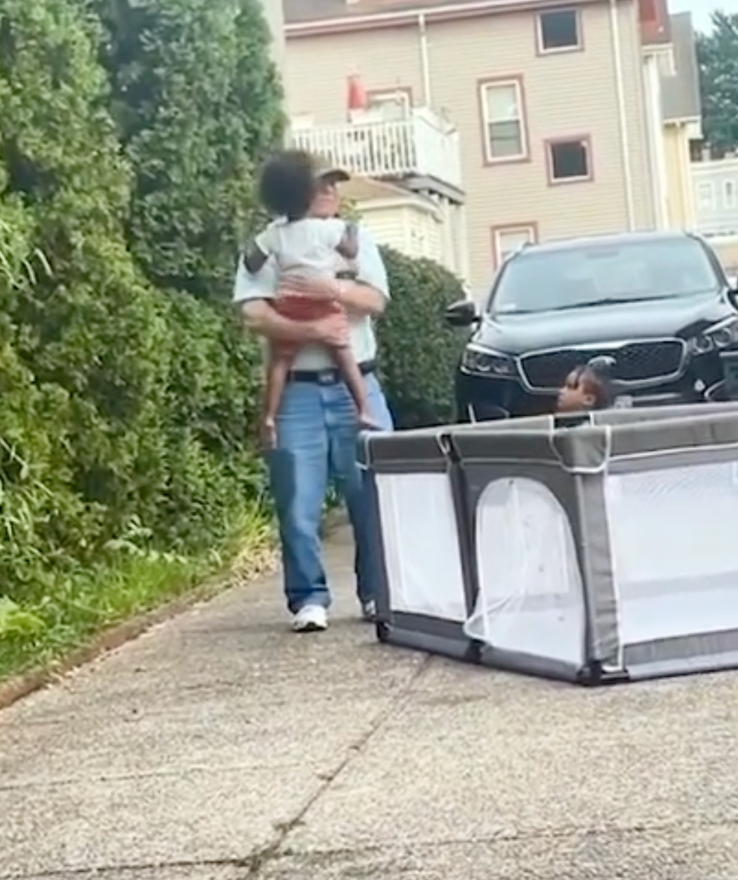 Family Of 7 Finds A Grandpa In Their 82 Y.O. Neighbor Living Next To Their New House