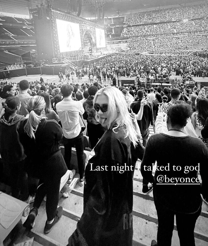 Vice President Kamala Harris Makes People React After Attending Beyoncé Show In A Gold Shirt Vice President Kamala Harris Makes People React After Attending Beyoncé Show In A Gold Shirt