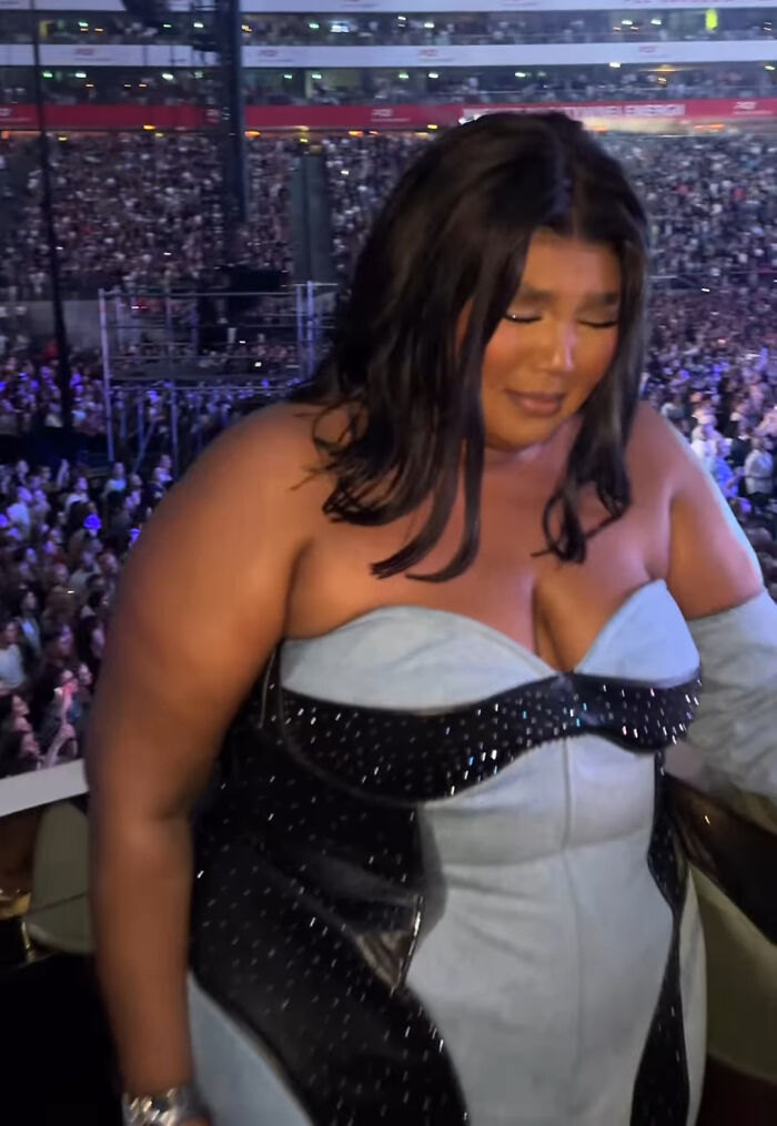 Vice President Kamala Harris Makes People React After Attending Beyoncé Show In A Gold Shirt Vice President Kamala Harris Makes People React After Attending Beyoncé Show In A Gold Shirt