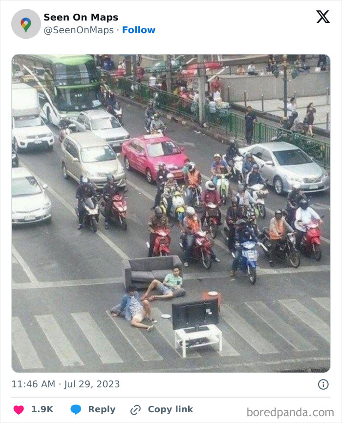 40 Of The Silliest Things That Were Ever Captured On The Streets