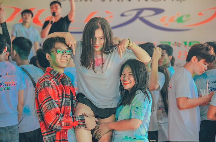 30 Signs That People Peaked In High School And Never Left That Mindset, Shared By Netizens