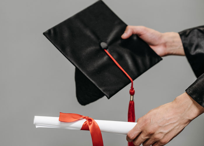 Woman Goes Viral With 50 ‘Socially Acceptable’ Things In The UK That Would Confuse Americans