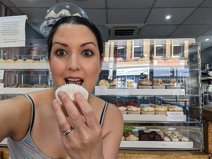 100 Cupcakes And Exposure: Bakery Shuts Down A "Well-Known Celebrity", The Actress Responds