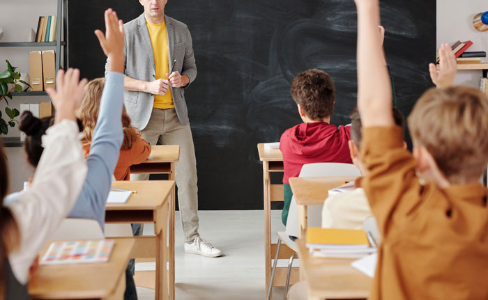 Teacher Proves His Point To Principal By Reporting Every Problematic Conversation With A Student