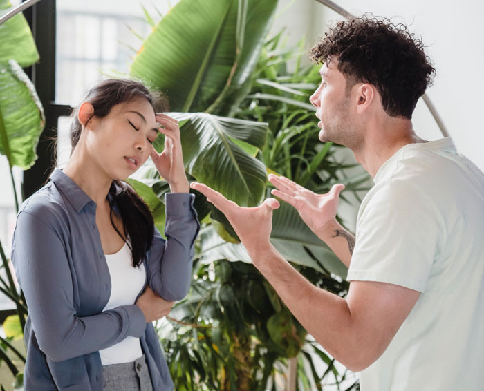 Sister Uses Blackmail To Prevent Her Brother From Proposing While Giving A Speech At Her Wedding Sister Uses Blackmail To Prevent Her Brother From Proposing While Giving A Speech At Her Wedding