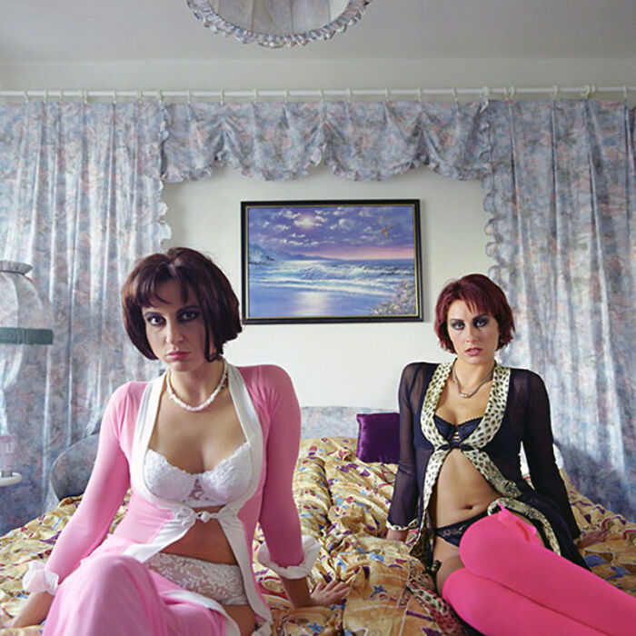 Photographer Transforms To Join Other Strangers' Family (72 New Pics)