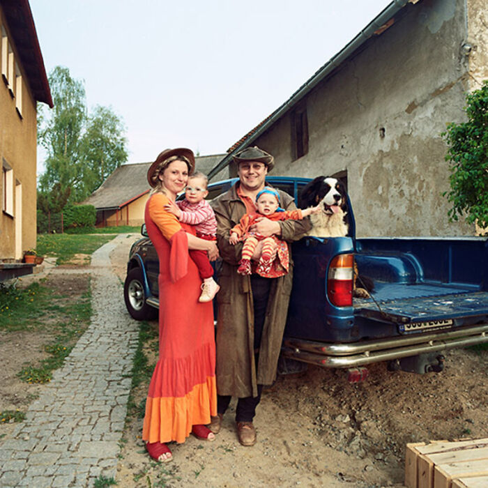 Photographer Transforms To Join Other Strangers' Family (72 New Pics)