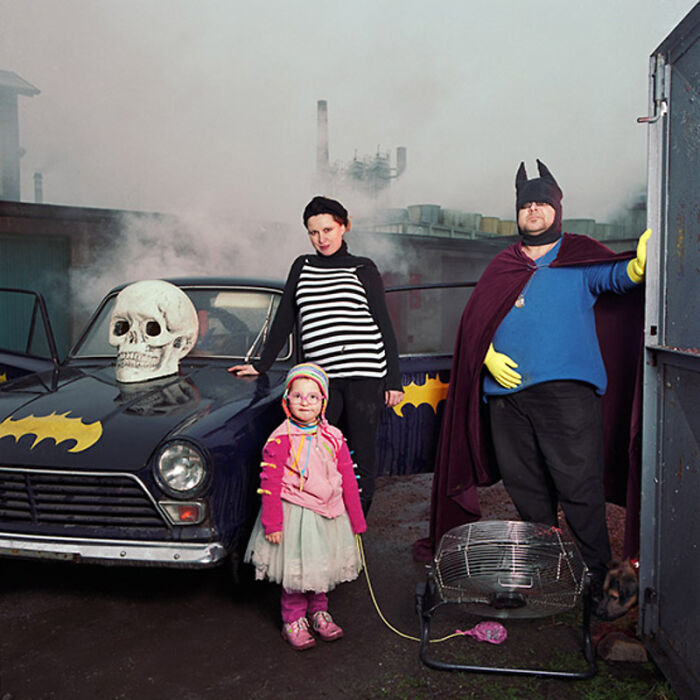 Photographer Transforms To Join Other Strangers' Family (72 New Pics)