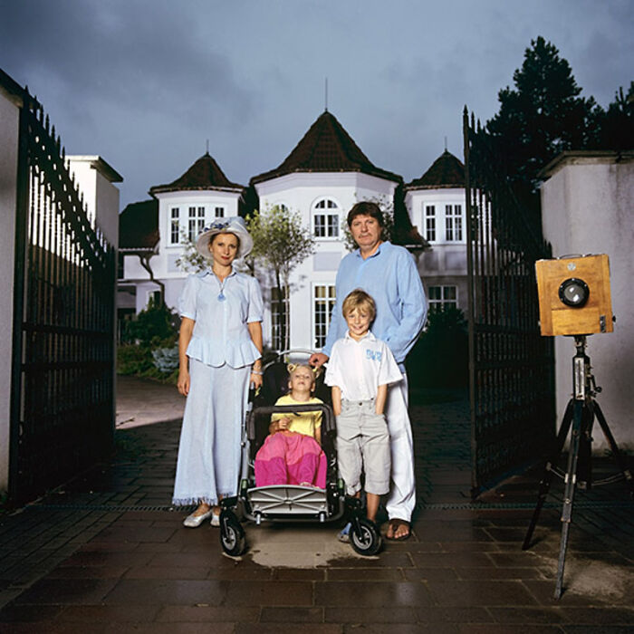 Photographer Transforms To Join Other Strangers' Family (72 New Pics)