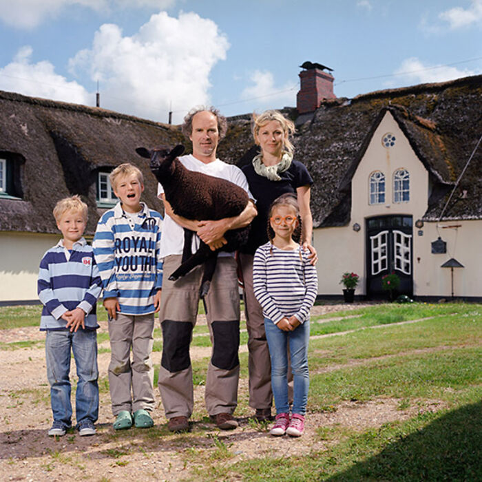 Photographer Transforms To Join Other Strangers' Family (72 New Pics)