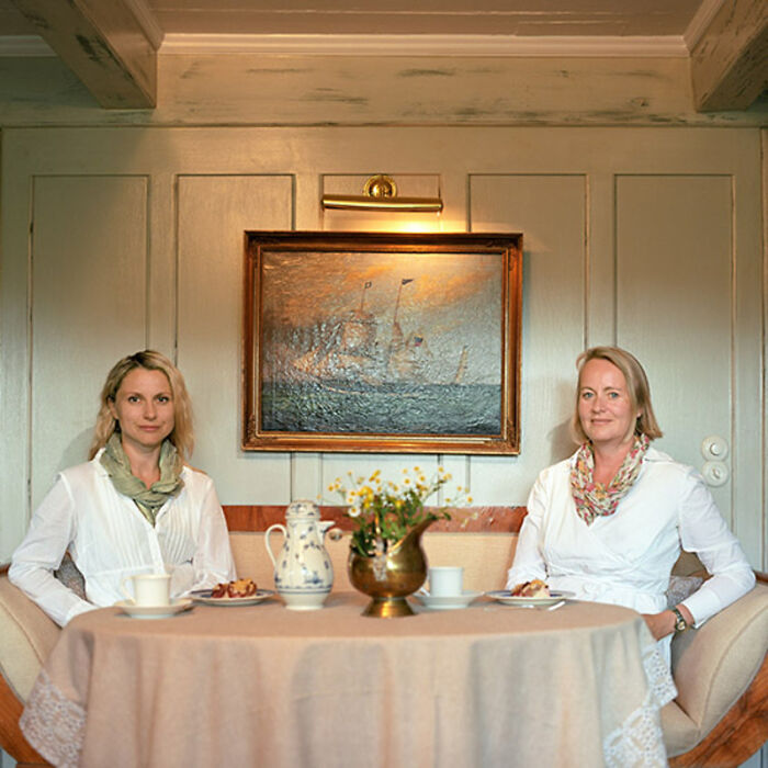 Photographer Transforms To Join Other Strangers' Family (72 New Pics)