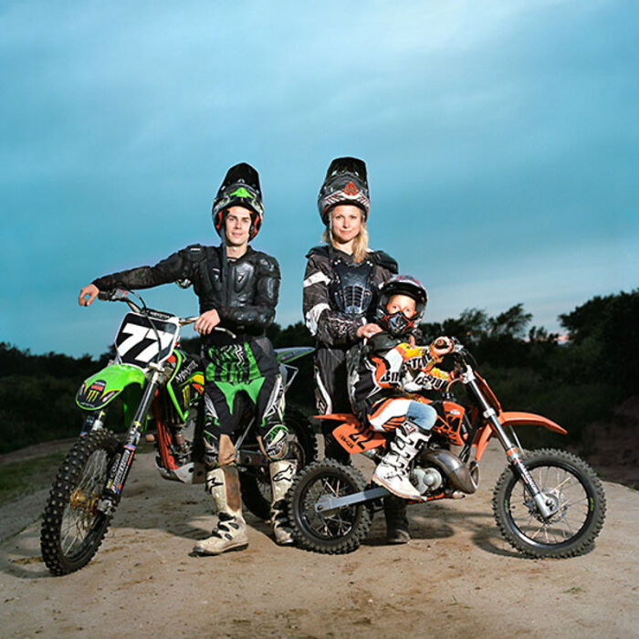 Photographer Transforms To Join Other Strangers' Family (72 New Pics)