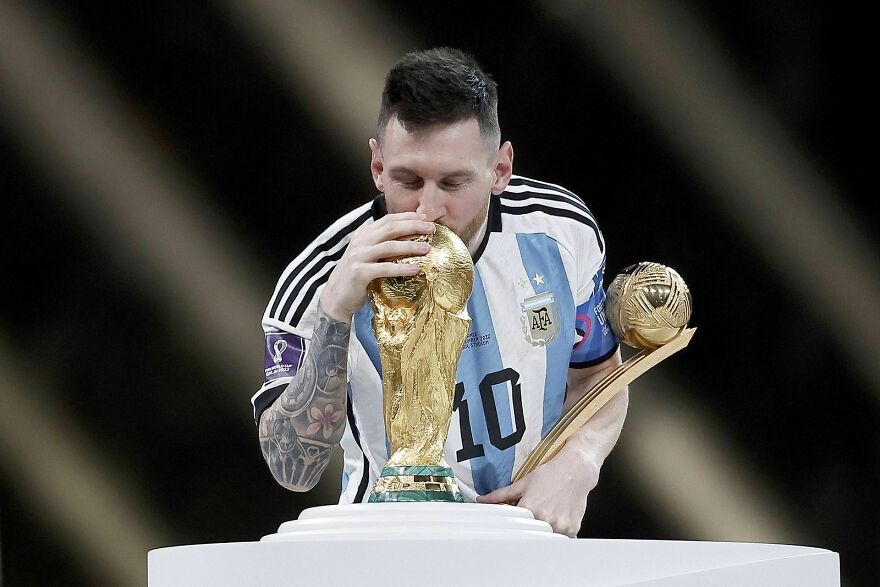 Football - Category Winner, Gold: "Alone At Last" By Jesus Alvarez Orihuela