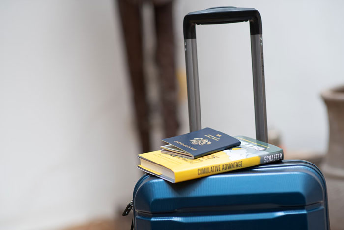 Women Demand Younger Passenger Give Up Her Seat, Regret It After Conductor Gets Involved Women Demand Younger Passenger Give Up Her Seat, Regret It After Conductor Gets Involved