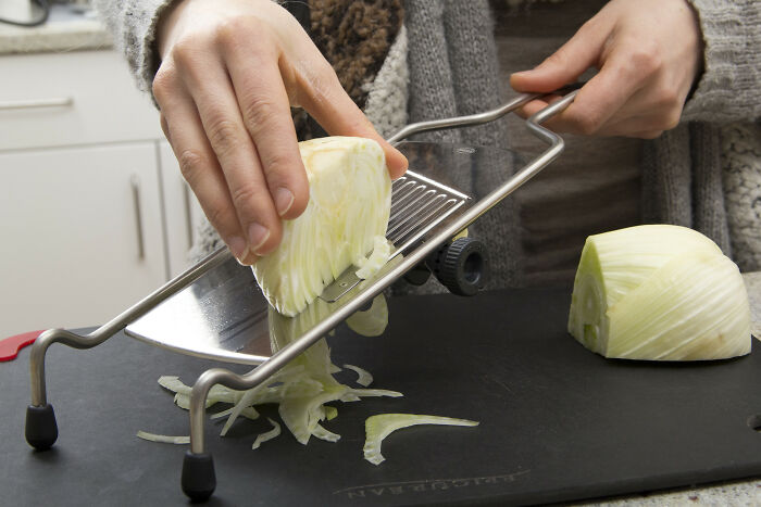 This Viral Thread Has People Pointing Out Things People Should Avoid Like The Plague (43 Answers)