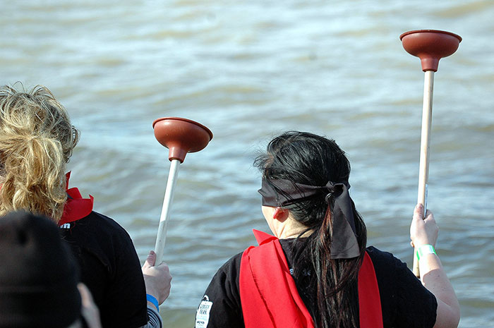 Dad Asks 19YO To Stop Flushing Tampons Down The Toilet Due To Possible Plumbing Issues, Drama Ensues Dad Asks 19YO To Stop Flushing Tampons Down The Toilet Due To Possible Plumbing Issues, Drama Ensues