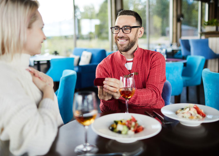 Guy 'Pranks' His GF Of 5 Years With A Fake Proposal, Cries When She Dumps Him Guy 'Pranks' His GF Of 5 Years With A Fake Proposal, Cries When She Dumps Him