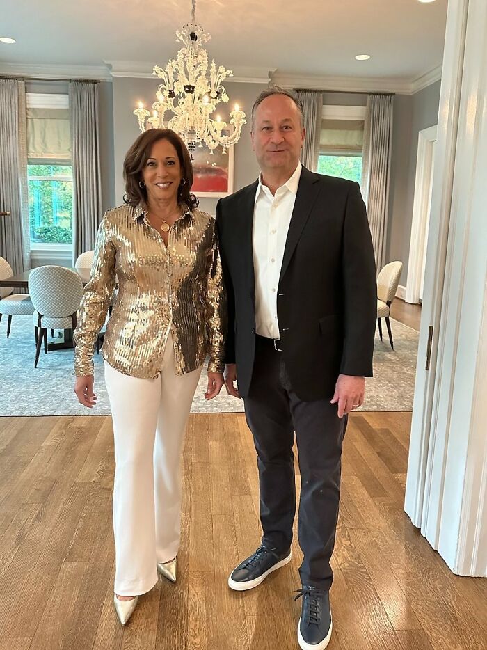 Vice President Kamala Harris Makes People React After Attending Beyoncé Show In A Gold Shirt Vice President Kamala Harris Makes People React After Attending Beyoncé Show In A Gold Shirt
