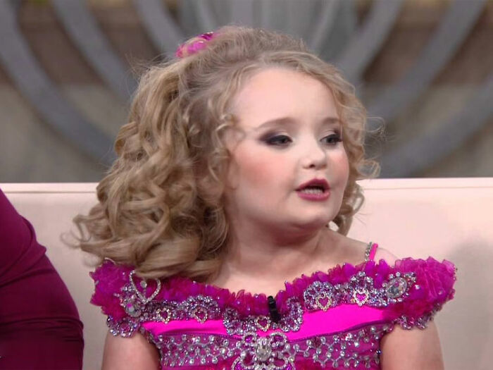 Woman Goes Viral With 50 ‘Socially Acceptable’ Things In The UK That Would Confuse Americans